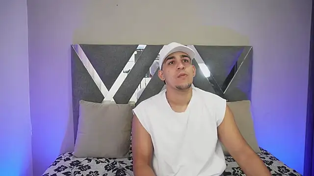 Snapshot of massimo_vidal_ chatting on 10/01/25, 12:22 massimo vidal  online show from 10/01/25, 12:22