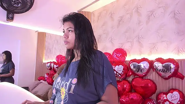 Snapshot of Liss-Reyes chatting on 02/13/26, 12:12 Liss-Reyes online show from 02/13/26, 12:12