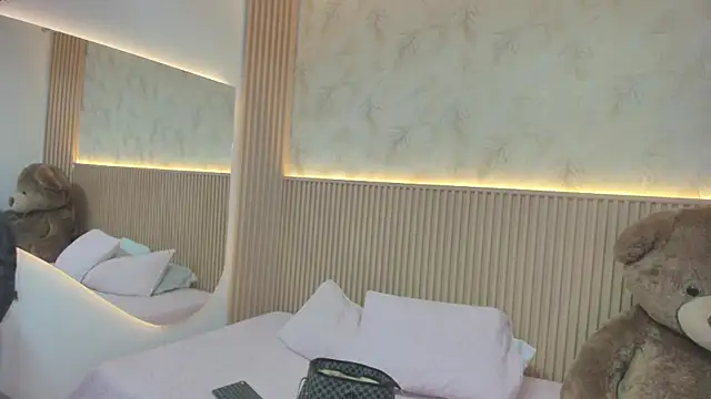 Snapshot of Liss-Reyes chatting on 02/18/26, 12:12 Liss-Reyes online show from 02/18/26, 12:12