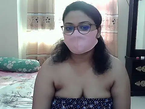 Snapshot of Elena_cruz5 chatting on 10/26/25, 02:06 Elena cruz5 online show from 10/26/25, 02:06