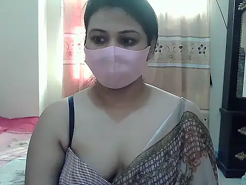 Snapshot of Elena_cruz5 chatting on 11/13/25, 02:32 Elena cruz5 online show from 11/13/25, 02:32