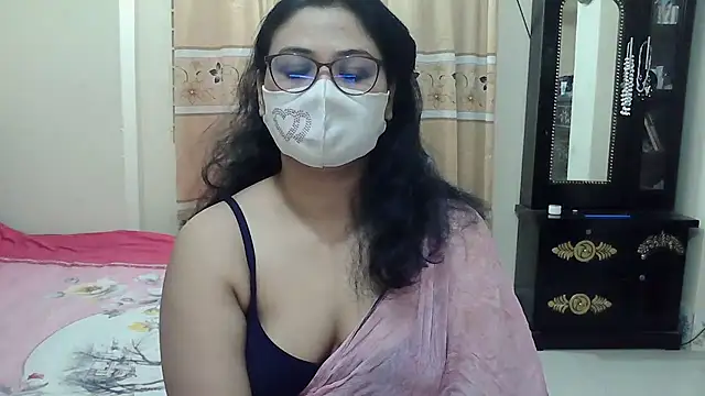 Snapshot of Elena_cruz5 chatting on 11/18/25, 12:05 Elena cruz5 online show from 11/18/25, 12:05