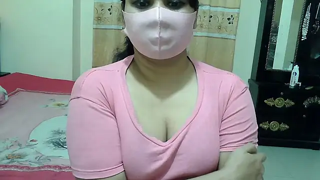 Snapshot of Elena_cruz5 chatting on 12/02/25, 04:35 Elena cruz5 online show from 12/02/25, 04:35