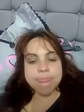 Snapshot of CARITOMIO chatting on 11/21/25, 12:32 CARITOMIO online show from 11/21/25, 12:32