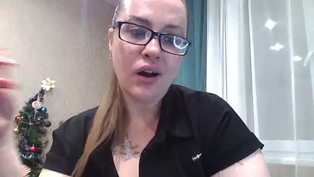 Snapshot of karina160000 chatting on 12/18/25, 02:45 karina160000 online show from 12/18/25, 02:45