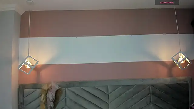 Mia Valentine  online show from 10/16/25, 08:32