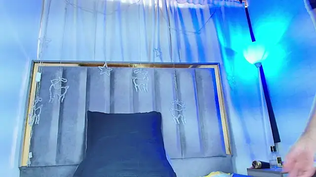 Snapshot of maraa_X chatting on 12/22/25, 07:44 maraa X online show from 12/22/25, 07:44