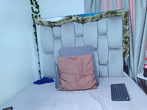 Snapshot of maraa_X chatting on 01/13/26, 07:30 maraa X online show from 01/13/26, 07:30