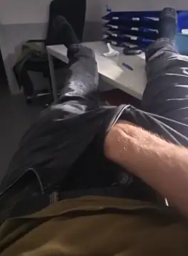 Snapshot of stunning_stallion chatting on 10/05/25, 05:44 stunning stallion online show from 10/05/25, 05:44