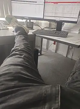 Snapshot of stunning_stallion chatting on 10/10/25, 11:20 stunning stallion online show from 10/10/25, 11:20