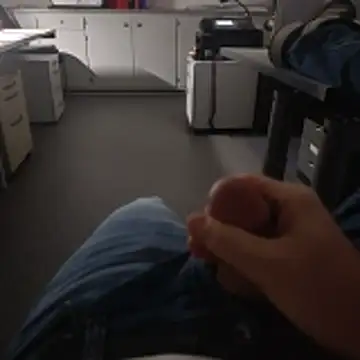 Snapshot of stunning_stallion chatting on 11/17/25, 04:13 stunning stallion online show from 11/17/25, 04:13