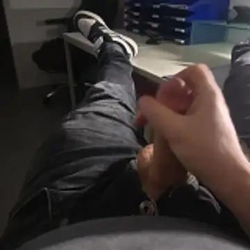 Snapshot of stunning_stallion chatting on 11/21/25, 01:26 stunning stallion online show from 11/21/25, 01:26