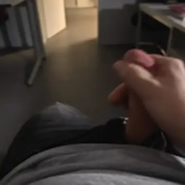 Snapshot of stunning_stallion chatting on 11/24/25, 05:01 stunning stallion online show from 11/24/25, 05:01