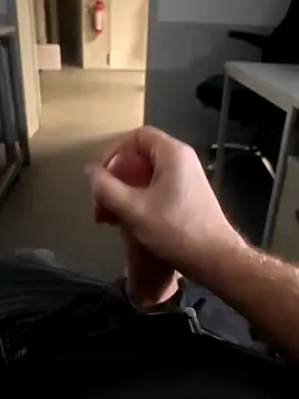 Snapshot of stunning_stallion chatting on 02/13/26, 12:28 stunning stallion online show from 02/13/26, 12:28