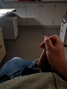 Snapshot of stunning_stallion chatting on 03/30/26, 07:37 stunning stallion online show from 03/30/26, 07:37