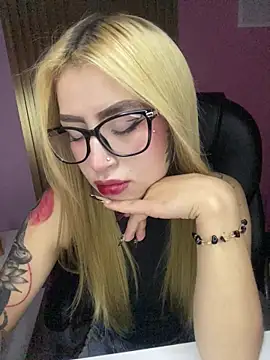 Snapshot of PrettyAshley_ chatting on 07/19/26, 02:32 PrettyAshley online show from 07/19/26, 02:32