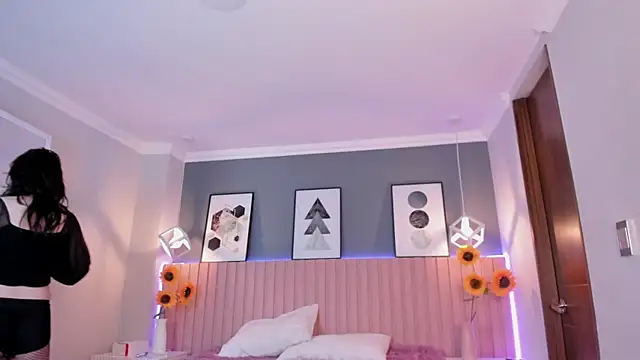 Nina Ford online show from 11/07/25, 03:06