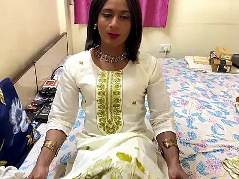 LuvLayla online show from 11/26/25, 08:10