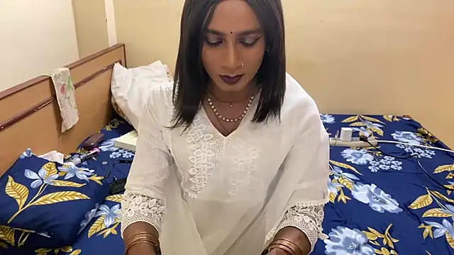 LuvLayla online show from 03/17/26, 07:39