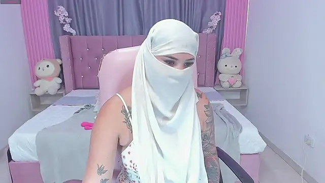 Nayla-Mouna online show from 09/08/25, 07:46