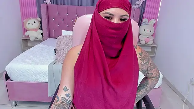 Nayla-Mouna online show from 09/16/25, 07:48