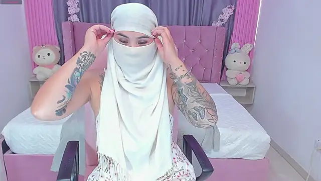 Nayla-Mouna online show from 09/25/25, 08:01