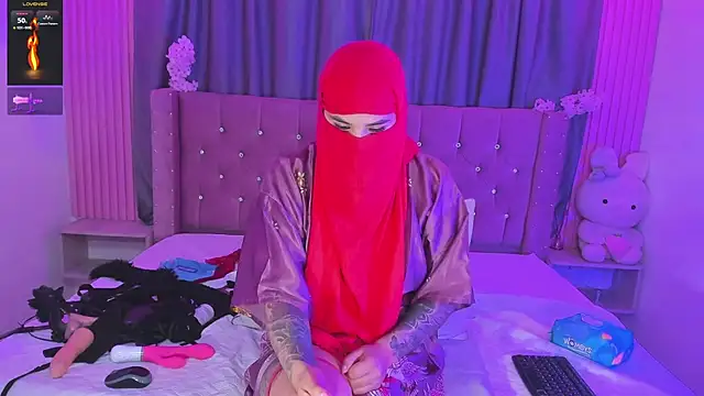 Nayla-Mouna online show from 06/17/26, 07:44