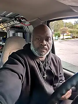 Snapshot of jamalcarter chatting on 10/27/25, 10:03 jamalcarter online show from 10/27/25, 10:03