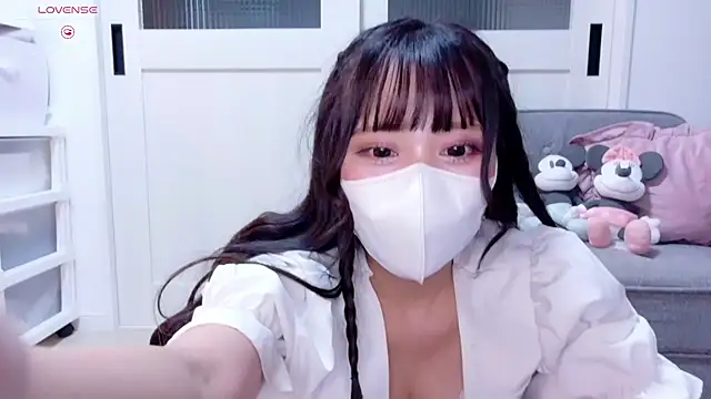 YURi luv online show from 10/05/25, 12:03