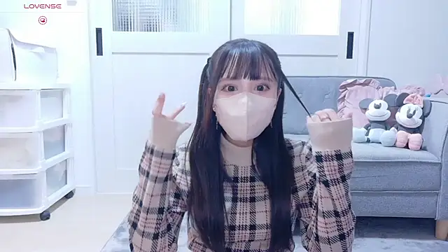 YURi luv online show from 11/05/25, 11:10