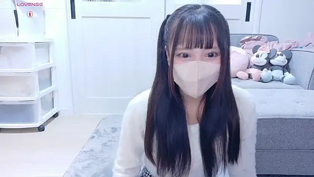 YURi luv online show from 11/06/25, 11:33