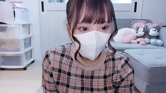 YURi luv online show from 12/15/25, 12:09