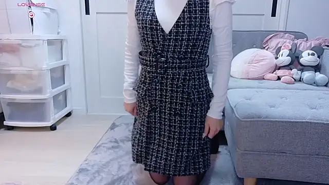 YURi luv online show from 12/16/25, 12:10