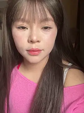 Snapshot of SarahBeii chatting on 12/23/25, 03:48 SarahBeii online show from 12/23/25, 03:48