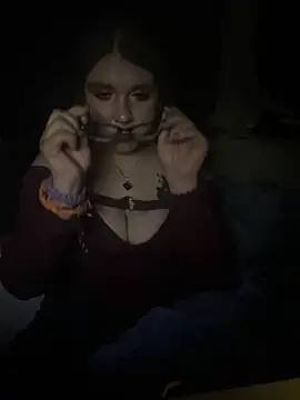 Snapshot of adventuresinsky chatting on 11/16/25, 02:17 adventuresinsky online show from 11/16/25, 02:17