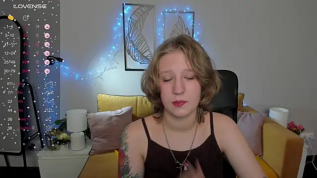 Hailey Foxy online show from 09/21/25, 08:49