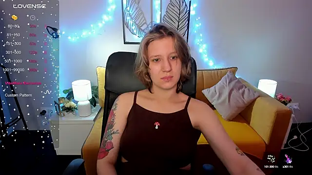 Hailey Foxy online show from 10/13/25, 08:47