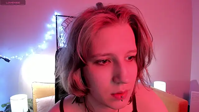 Hailey Foxy online show from 10/19/25, 08:48