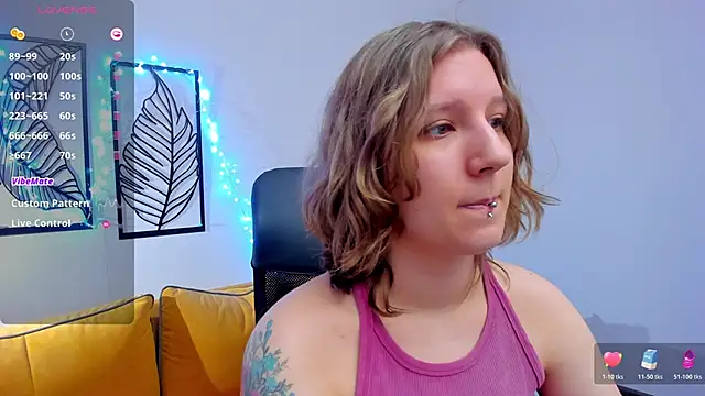 Snapshot of Hailey_Foxy chatting on 12/23/25, 09:51 Hailey Foxy online show from 12/23/25, 09:51