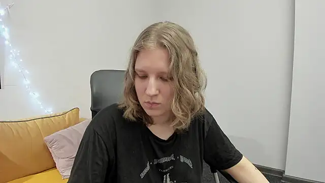 Snapshot of Hailey_Foxy chatting on 02/12/26, 12:44 Hailey Foxy online show from 02/12/26, 12:44