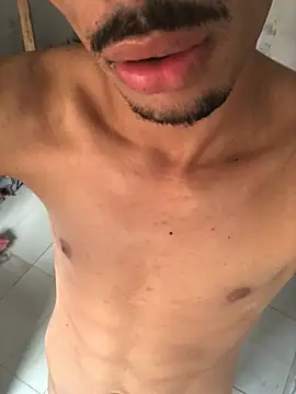 Snapshot of UsualSummer2 chatting on 04/07/26, 02:17 UsualSummer2 online show from 04/07/26, 02:17