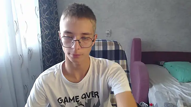 glasses cat online show from 09/20/25, 09:43