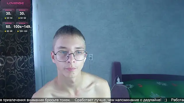 Snapshot of glasses_cat chatting on 09/29/25, 08:52 glasses cat online show from 09/29/25, 08:52