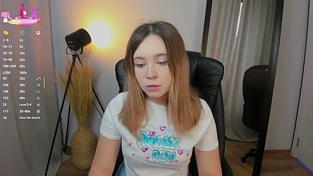 Lina Glow online show from 10/18/25, 06:37