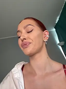 LittleFox    online show from 09/15/25, 06:24