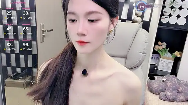 Snapshot of Yueyue-MM chatting on 05/10/26, 02:44 Yueyue-MM online show from 05/10/26, 02:44