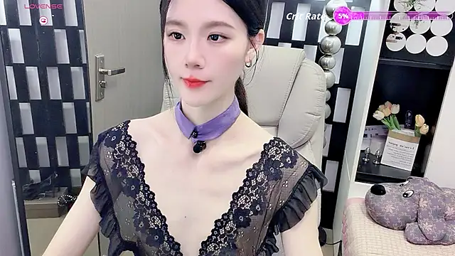 Snapshot of Yueyue-MM chatting on 05/17/26, 12:23 Yueyue-MM online show from 05/17/26, 12:23