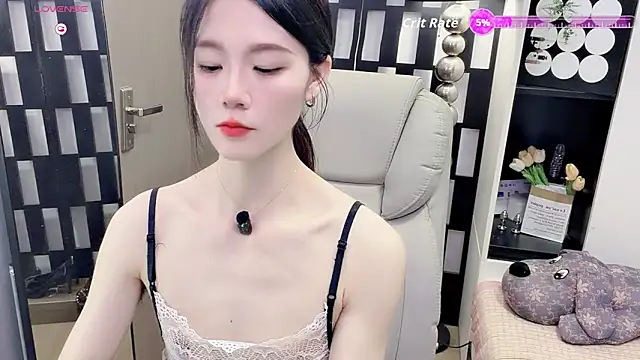 Snapshot of Yueyue-MM chatting on 05/18/26, 04:07 Yueyue-MM online show from 05/18/26, 04:07