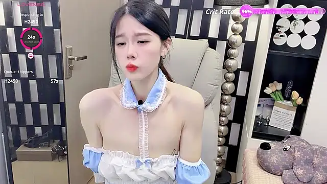 Snapshot of Yueyue-MM chatting on 05/19/26, 01:56 Yueyue-MM online show from 05/19/26, 01:56