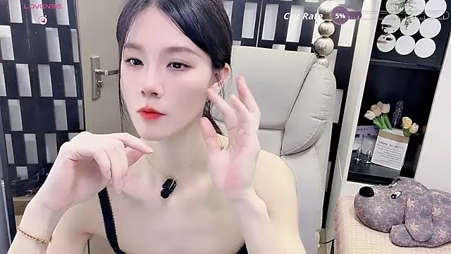 Snapshot of Yueyue-MM chatting on 05/21/26, 02:24 Yueyue-MM online show from 05/21/26, 02:24